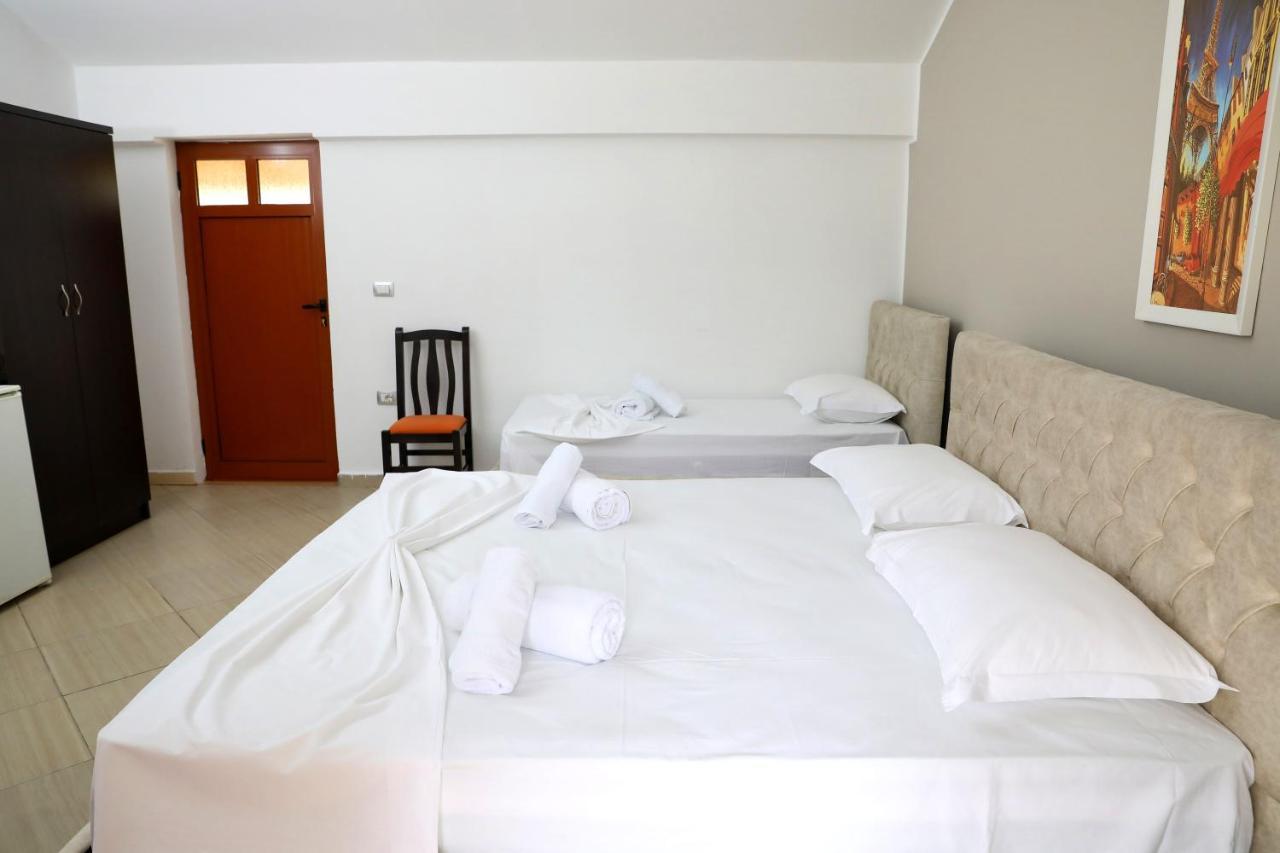 Dolce Italia Hotel Radhima Kültér fotó